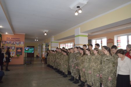 ВШАНУВАННЯ ЗАГИБЛИХ ВИПУСКНИКІВ-ЗАХИСНИКІВ