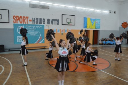 Змагання з черлідингу.