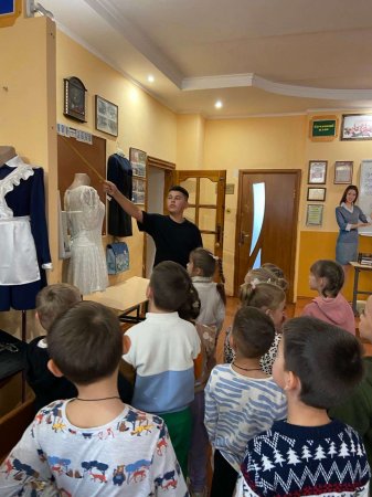 у шкільному музеї