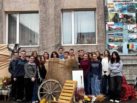 Ліцей у барвах осені