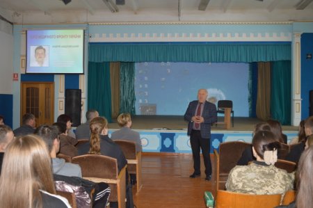  Зустріч із випускником-героєм