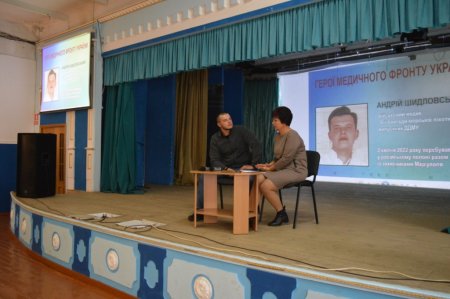  Зустріч із випускником-героєм