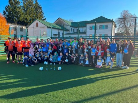 Футбольні змагання «Пліч-о-пліч»