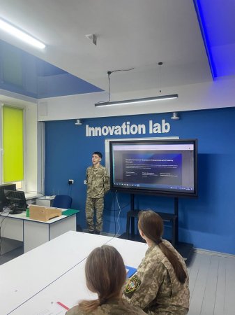 Захист творчих робіт учнів 10-Е класу