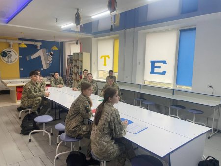 Захист творчих робіт учнів 10-Е класу