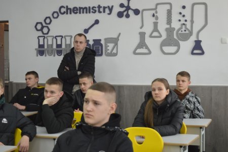 ПРОФОРІЄНТАЦІЙНА ЗУСТРІЧ З ДЕВ’ЯТИКЛАСНИКАМИ ВОЛОДИМИРЕЦЬКОЇ ГРОМАДИ