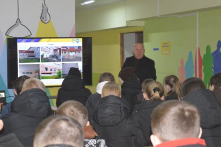 ПРОФОРІЄНТАЦІЙНА ЗУСТРІЧ З ДЕВ’ЯТИКЛАСНИКАМИ ВОЛОДИМИРЕЦЬКОЇ ГРОМАДИ