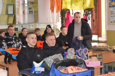 ПРОФОРІЄНТАЦІЙНА ЗУСТРІЧ З ДЕВ’ЯТИКЛАСНИКАМИ ВОЛОДИМИРЕЦЬКОЇ ГРОМАДИ