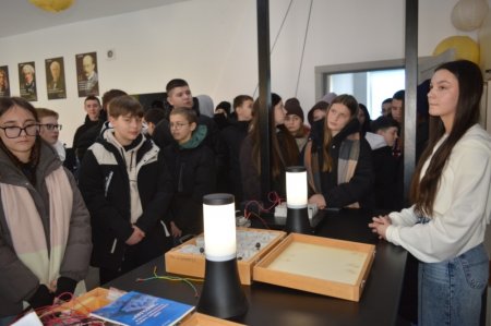 ПРОФОРІЄНТАЦІЙНА ЗУСТРІЧ З ДЕВ’ЯТИКЛАСНИКАМИ ВОЛОДИМИРЕЦЬКОЇ ГРОМАДИ