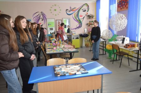 ПРОФОРІЄНТАЦІЙНА ЗУСТРІЧ З ДЕВ’ЯТИКЛАСНИКАМИ ВОЛОДИМИРЕЦЬКОЇ ГРОМАДИ