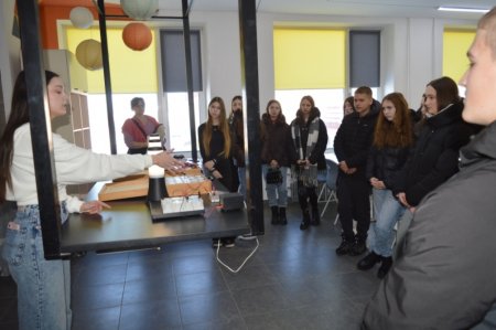 ПРОФОРІЄНТАЦІЙНА ЗУСТРІЧ З ДЕВ’ЯТИКЛАСНИКАМИ ВОЛОДИМИРЕЦЬКОЇ ГРОМАДИ