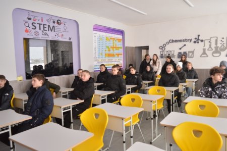   ПРОФОРІЄНТАЦІЙНА ЗУСТРІЧ З ДЕВ’ЯТИКЛАСНИКАМИ ВОЛОДИМИРЕЦЬКОЇ ГРОМАДИ