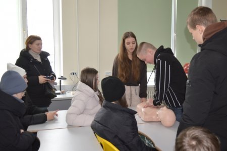   ПРОФОРІЄНТАЦІЙНА ЗУСТРІЧ З ДЕВ’ЯТИКЛАСНИКАМИ ВОЛОДИМИРЕЦЬКОЇ ГРОМАДИ