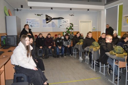   ПРОФОРІЄНТАЦІЙНА ЗУСТРІЧ З ДЕВ’ЯТИКЛАСНИКАМИ ВОЛОДИМИРЕЦЬКОЇ ГРОМАДИ