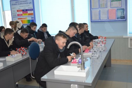 ПРОФОРІЄНТАЦІЙНА ЗУСТРІЧ З ДЕВ’ЯТИКЛАСНИКАМИ ВОЛОДИМИРЕЦЬКОЇ ГРОМАДИ