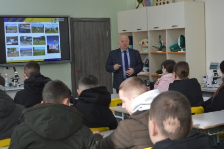 ПРОФОРІЄНТАЦІЙНА ЗУСТРІЧ З ДЕВ’ЯТИКЛАСНИКАМИ ВОЛОДИМИРЕЦЬКОЇ ГРОМАДИ