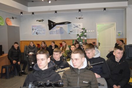 ПРОФОРІЄНТАЦІЙНА ЗУСТРІЧ З ДЕВ’ЯТИКЛАСНИКАМИ ВОЛОДИМИРЕЦЬКОЇ ГРОМАДИ