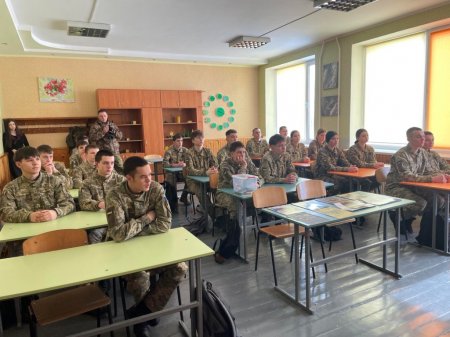 Орієнтир — мужність: зустріч ліцеїстів із нацгвардійцями
