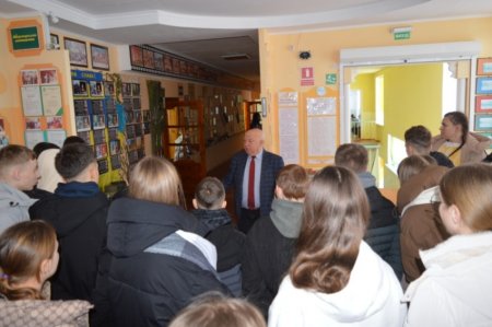 ПРОФОРІЄНТАЦІЙНА ЗУСТРІЧ З ДЕВ’ЯТИКЛАСНИКАМИ ВОЛОДИМИРЕЦЬКОЇ ГРОМАДИ