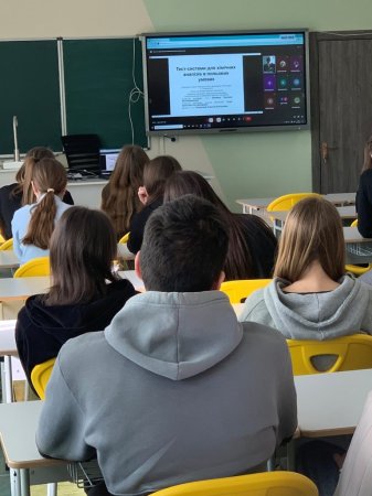 Юні дослідники опановують майбутнє: у ліцеї відбувся воркшоп  «Цікава хімія»