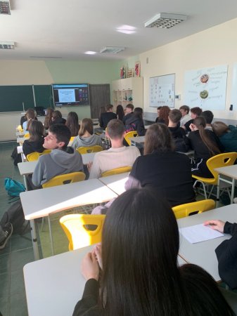 Юні дослідники опановують майбутнє: у ліцеї відбувся воркшоп  «Цікава хімія»